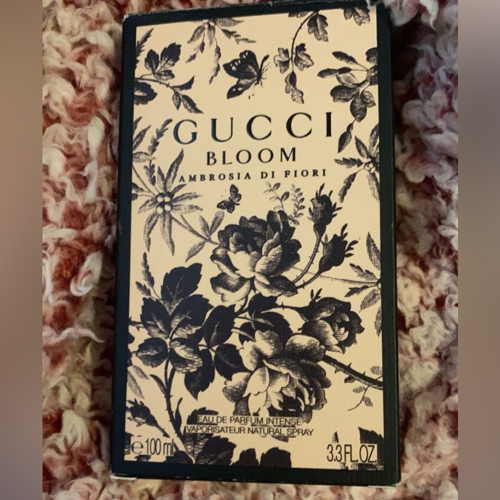 Gucci Bloom Ambrosia di Fiori with Black Floral Design